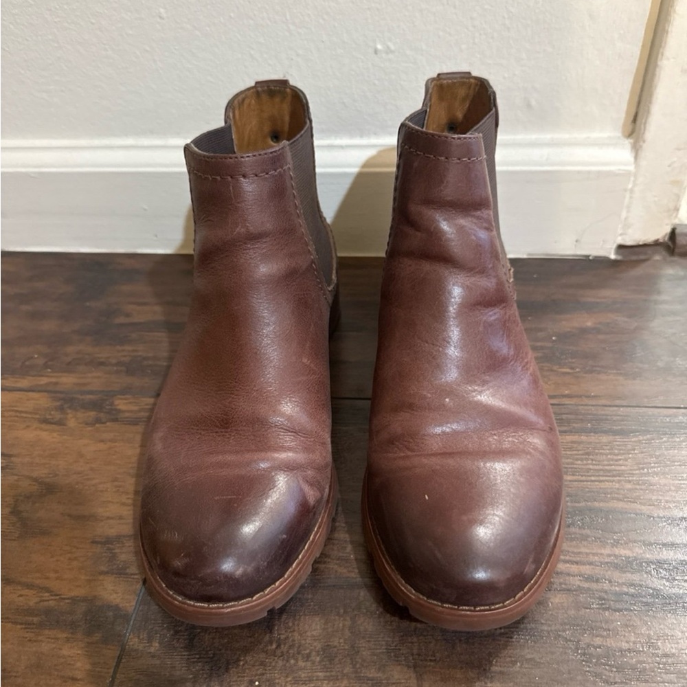 Sofft Brown Chukka Boots with Timeless Style